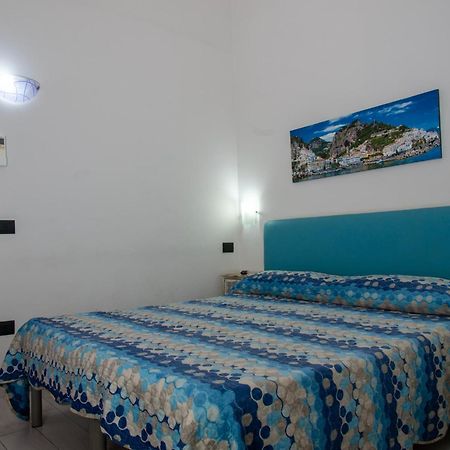 Palazzo Carafa Della Spina Apartment เนเปิลส์ ภายนอก รูปภาพ