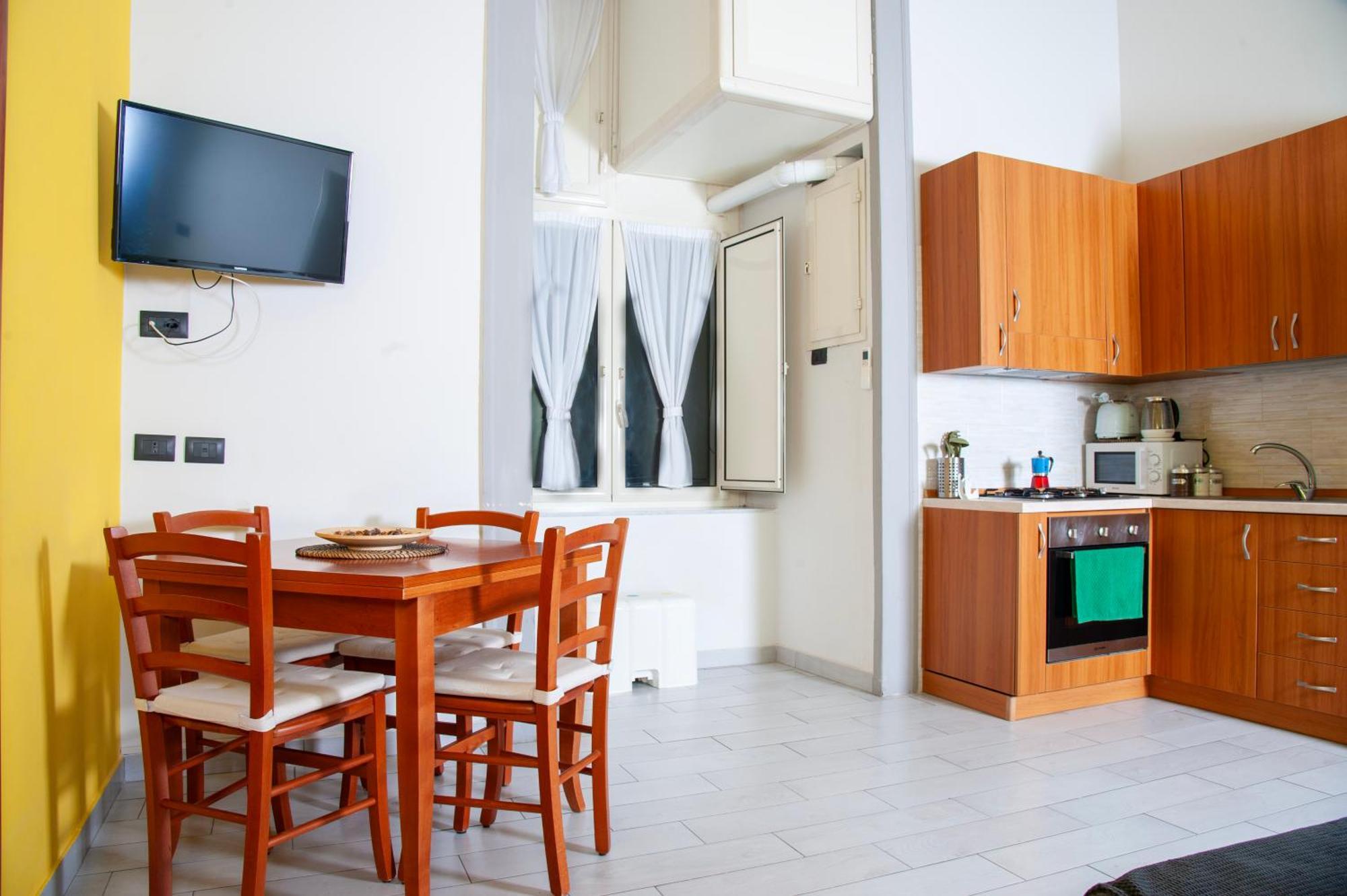 Palazzo Carafa Della Spina Apartment เนเปิลส์ ภายนอก รูปภาพ