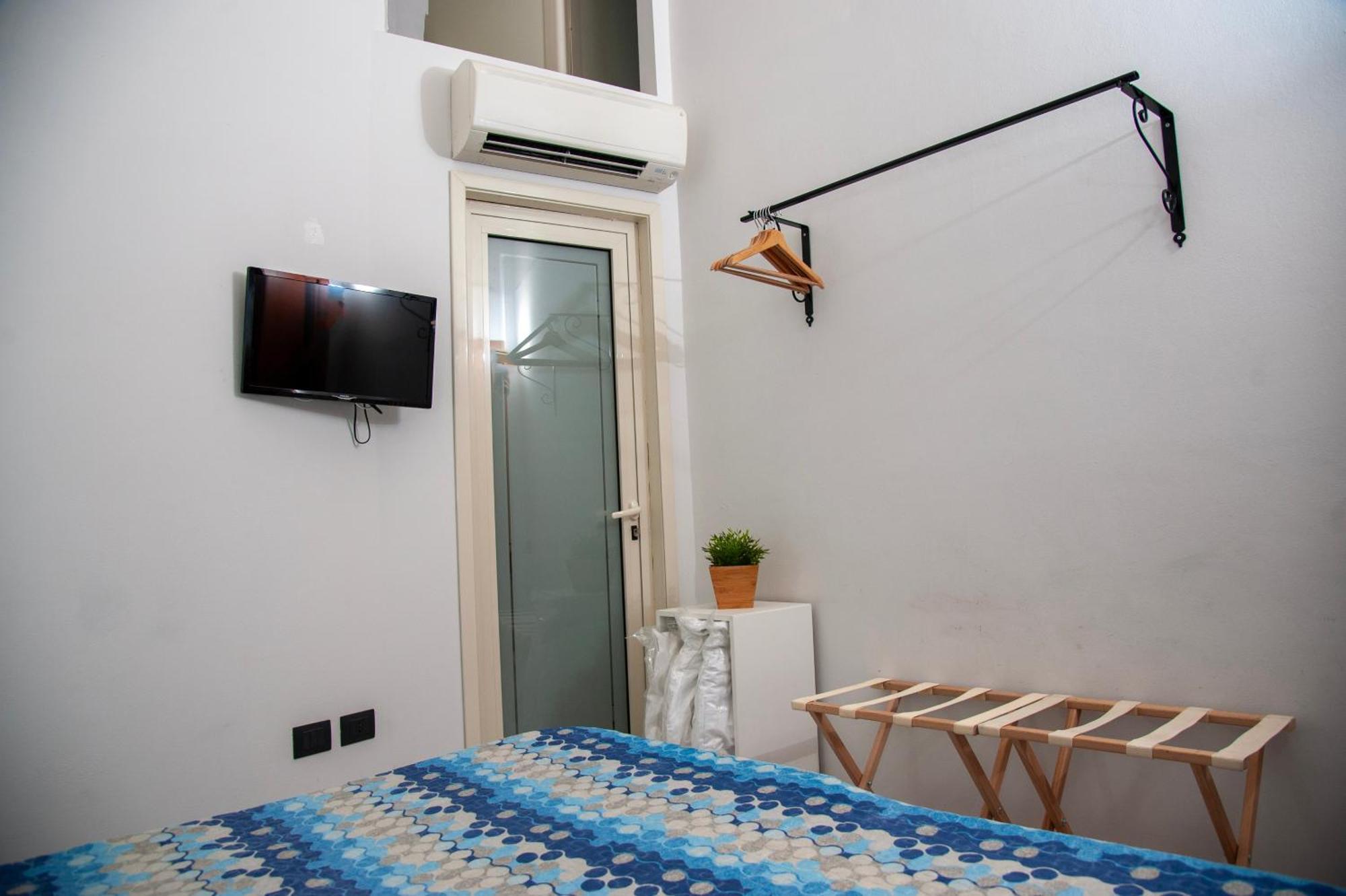 Palazzo Carafa Della Spina Apartment เนเปิลส์ ภายนอก รูปภาพ