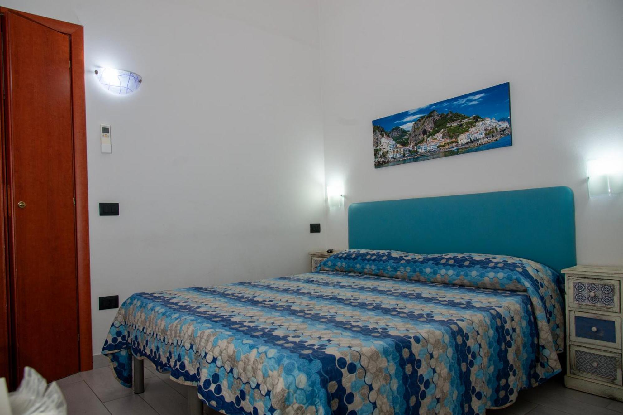 Palazzo Carafa Della Spina Apartment เนเปิลส์ ภายนอก รูปภาพ