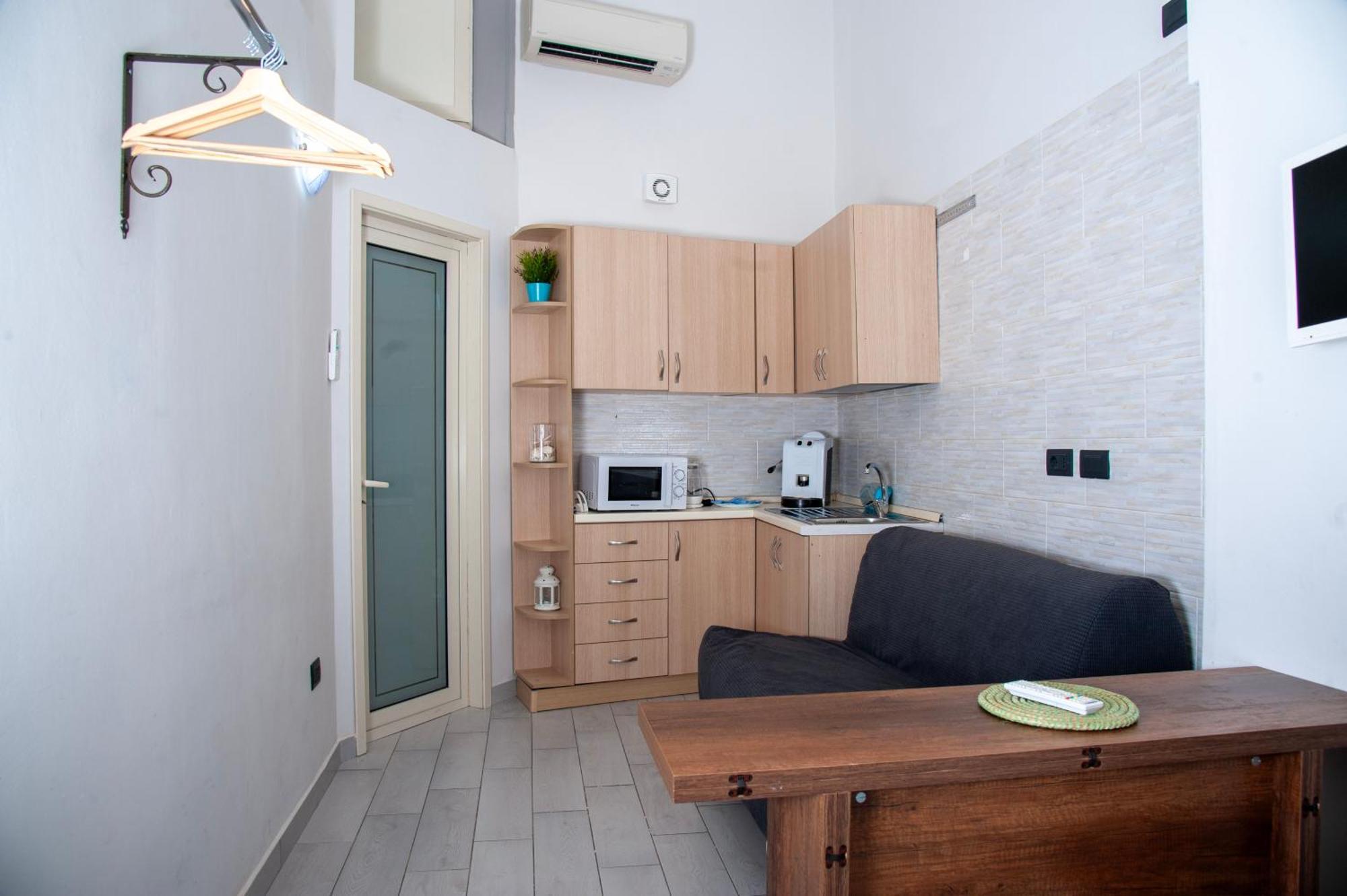 Palazzo Carafa Della Spina Apartment เนเปิลส์ ภายนอก รูปภาพ