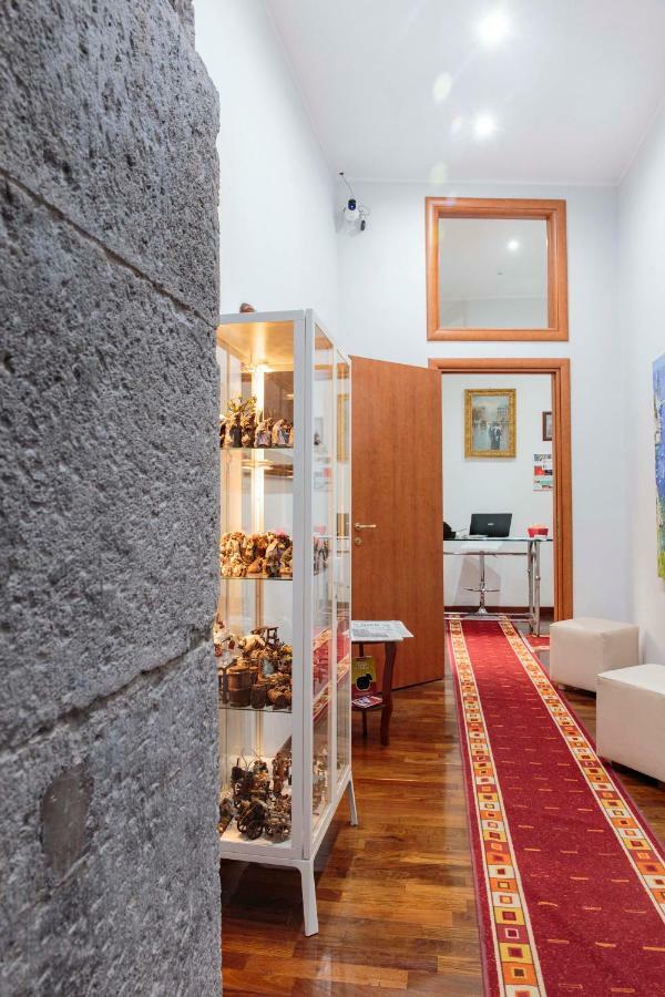 Palazzo Carafa Della Spina Apartment เนเปิลส์ ภายนอก รูปภาพ