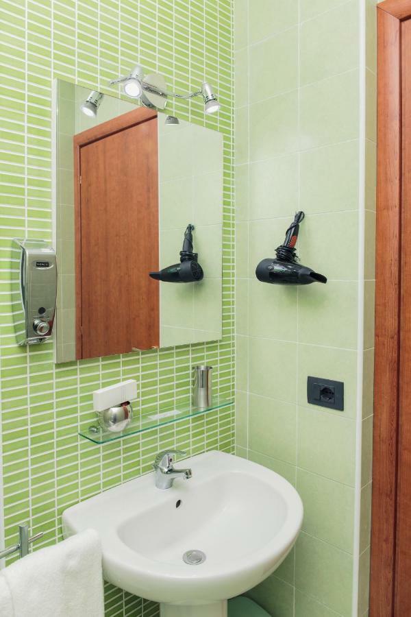 Palazzo Carafa Della Spina Apartment เนเปิลส์ ภายนอก รูปภาพ