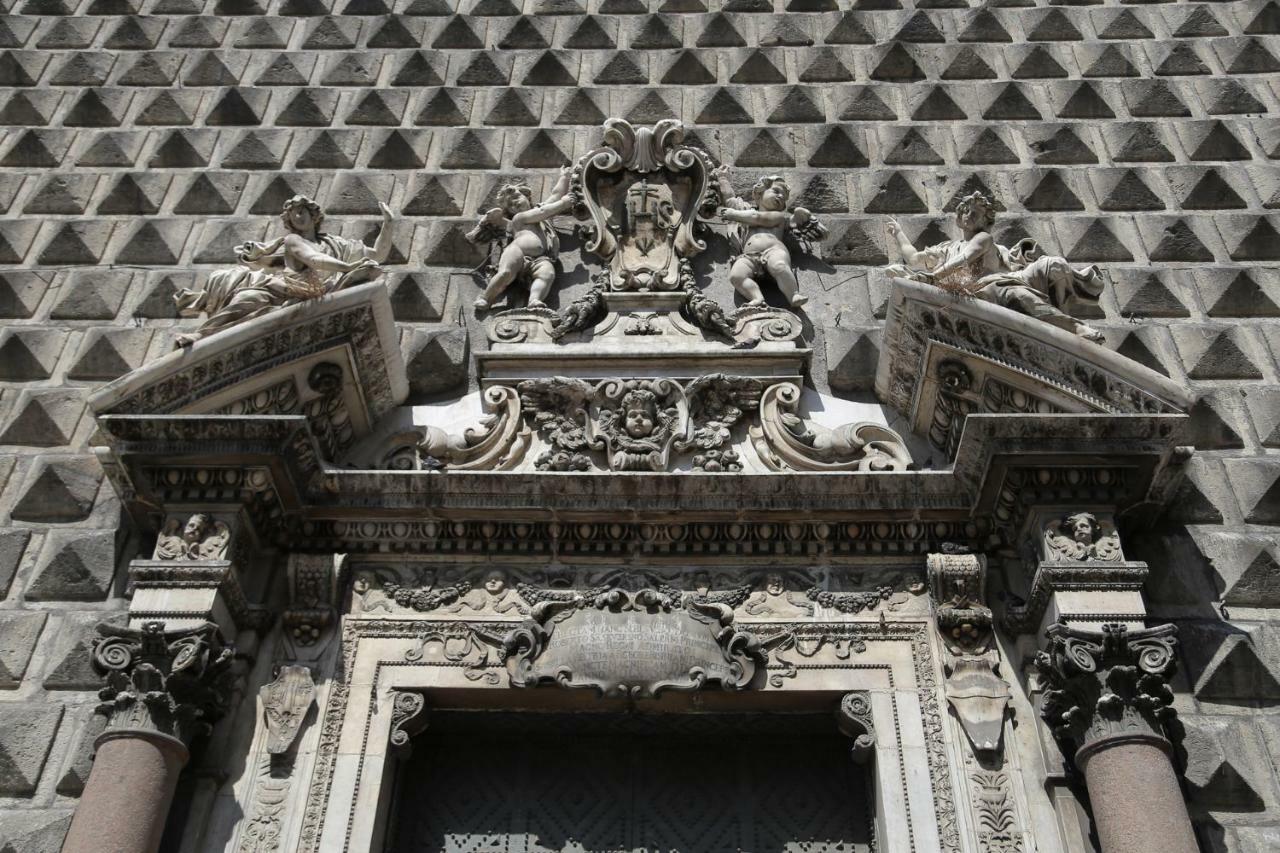 Palazzo Carafa Della Spina Apartment เนเปิลส์ ภายนอก รูปภาพ